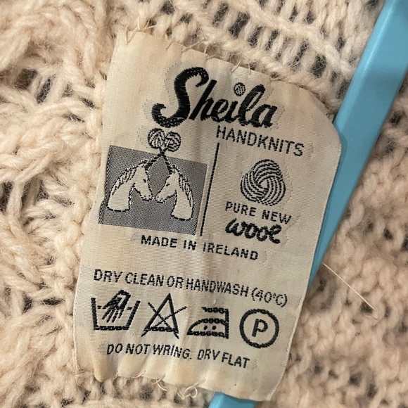 Elegant Cable Knit Cardigan - Picture 2 of 5